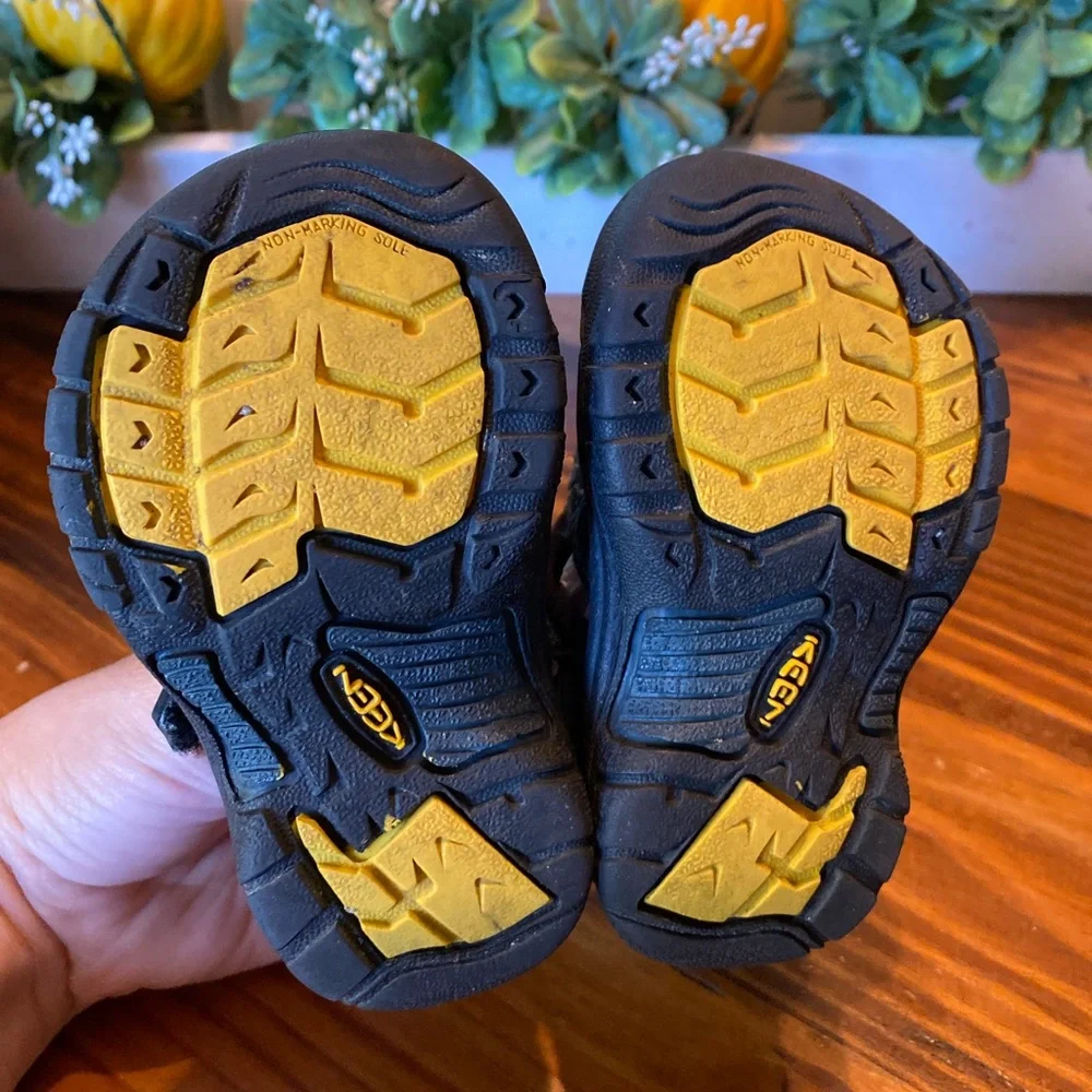 Keen Toddler Sandals (size 4) - Picture 5 of 7